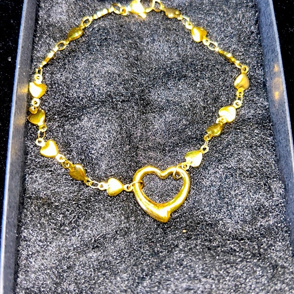 Jewelry - 14 k gold  plated heart ❤️ bracelet ❤️💚